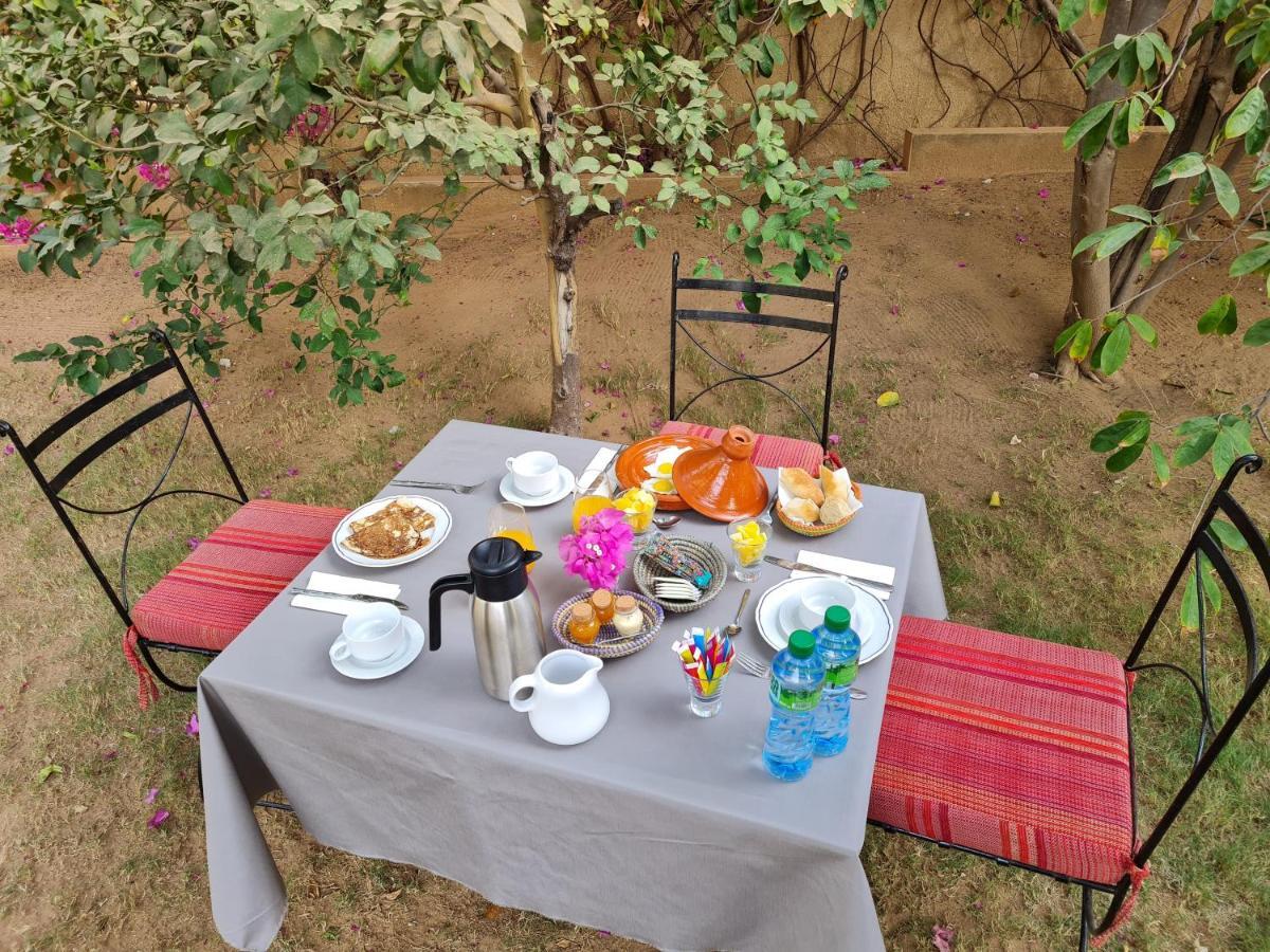Le Souimanga Bleu Saly Acomodação com café da manhã Exterior foto
